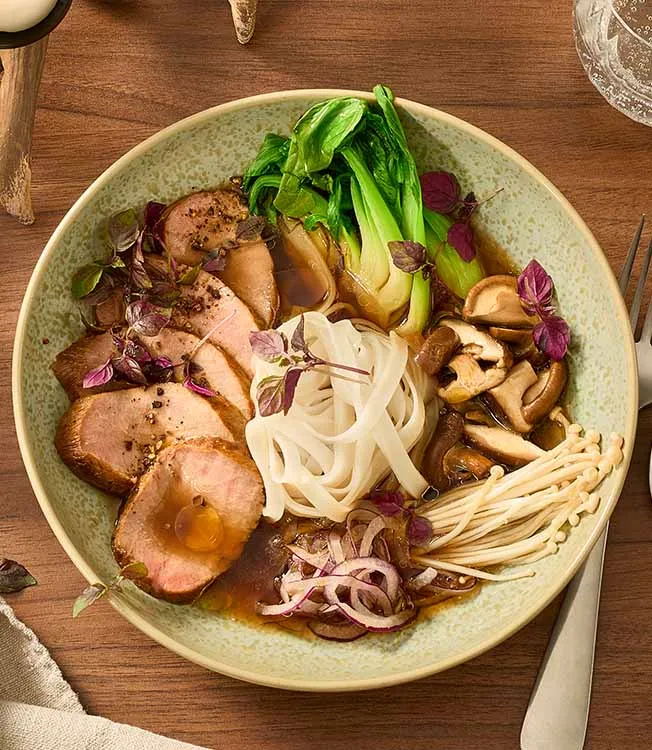 Zupa z dziczyzną teriyaki i makaronem