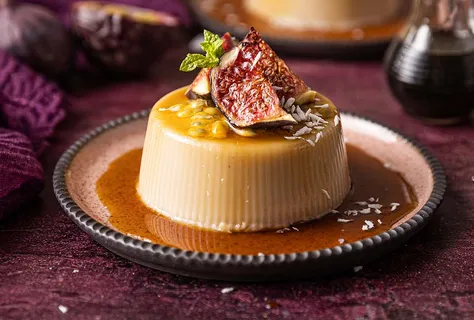 Kokosowa panna cotta z syropem sojowo-imbirowym