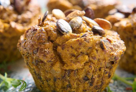 Muffiny z batatów ze szpinakiem i oliwkami