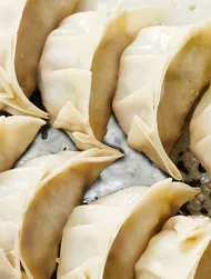 Domowe ciasto na pierożki gyoza