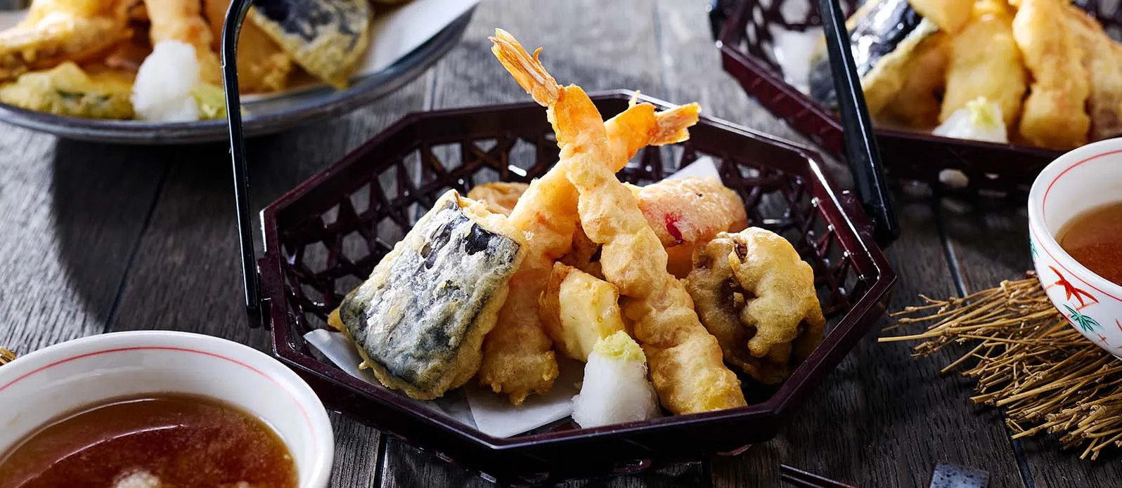 Tempura z owocami morza i warzywami