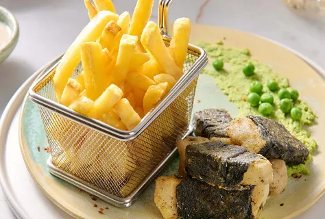 Wegańskie fish & chips z selerem i groszkiem