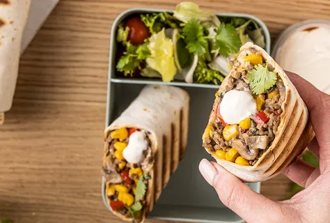 Burrito z wołowiną, grzybami i kukurydzą