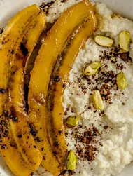 Kasza jaglana z karmelizowanym bananem