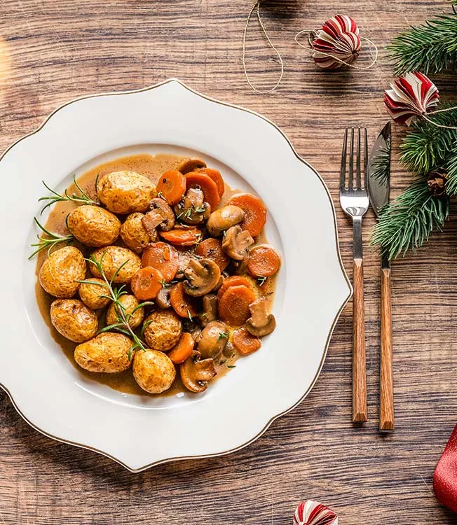 Wegetariański piwny gulasz z grzybami