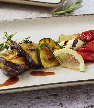 Przystawka z grillowanych warzyw z cytrynowym sosem sojowym