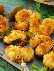 Szaszłyki z panierowanych krewetek z kremowym dipem edamame