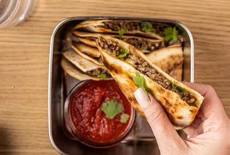 Quesadilla z wołowiną i pieczarkami