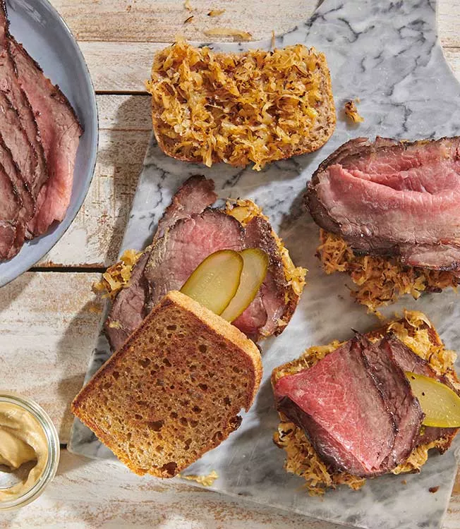 Pieczony rostbef z grilla à la pastrami