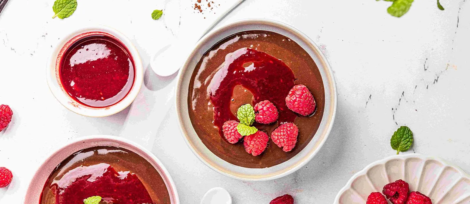 Czekoladowy pudding ryżowy z musem malinowym