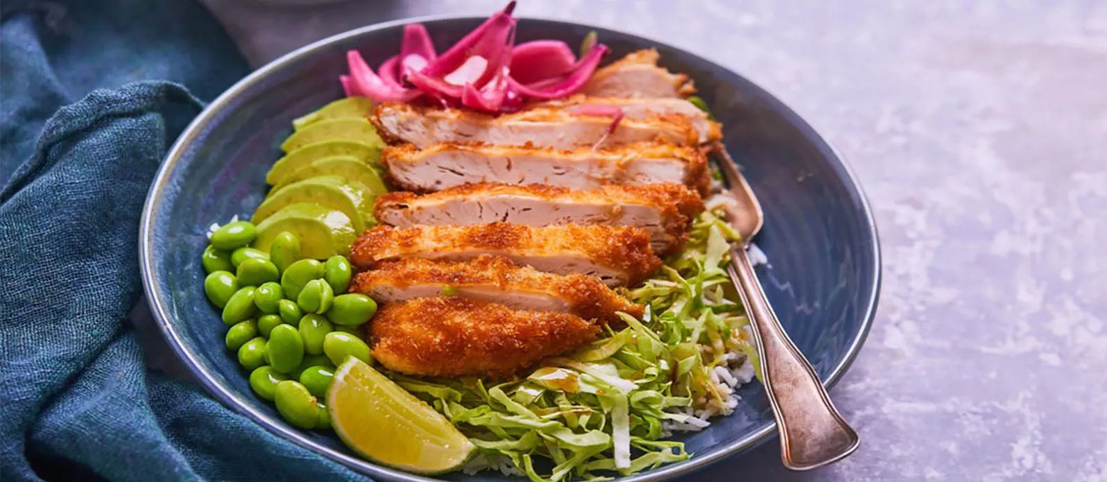 Poke Bowl z chrupiącym kurczakiem