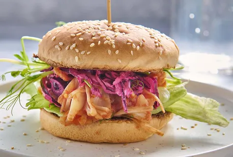 Burgery z jackfruitem à la szarpana wieprzowina