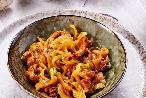 Boczek wieprzowy stir-fry z kimchi