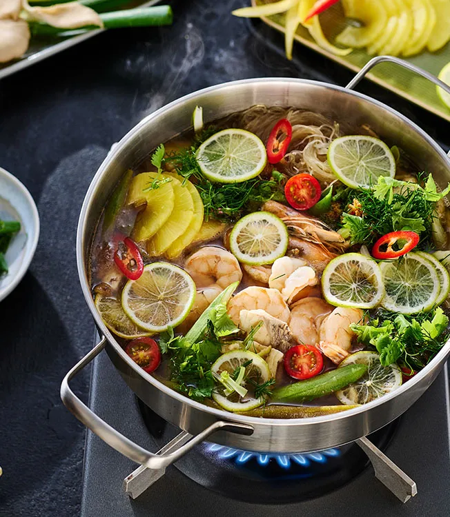 Wietnamski lẩu cá chua – gorący kociołek z rybą