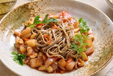 Makaron soba z ragout z fenkuła