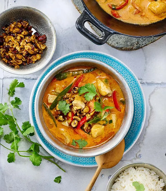 Czerwone tajskie curry z kurczakiem i kokosem