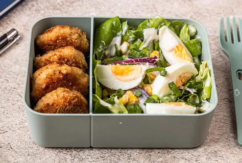 Mini-kotleciki z dipem jogurtowym