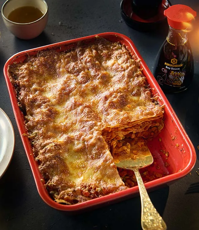 Pełna umami lasagne z soczewicą i serową skórką