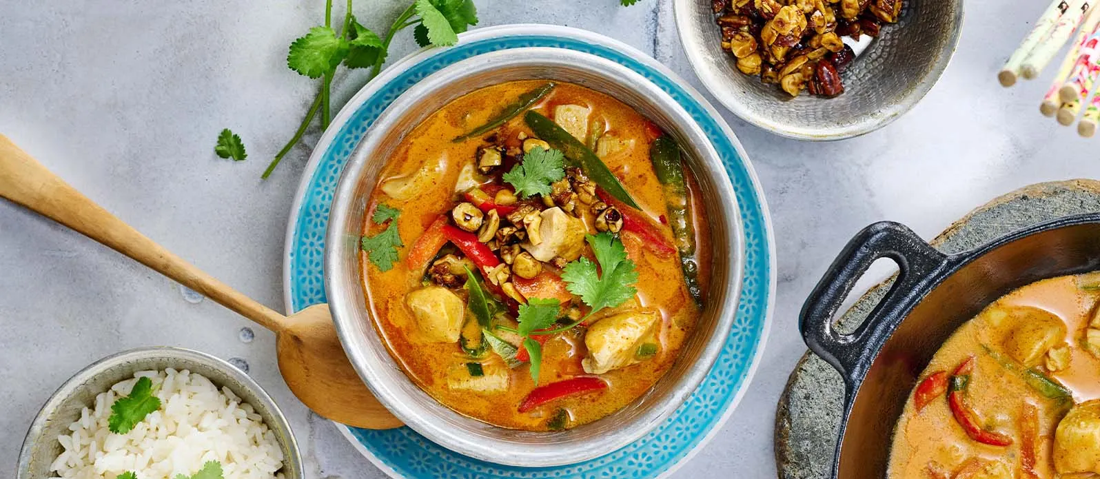 Czerwone tajskie curry z kurczakiem i kokosem