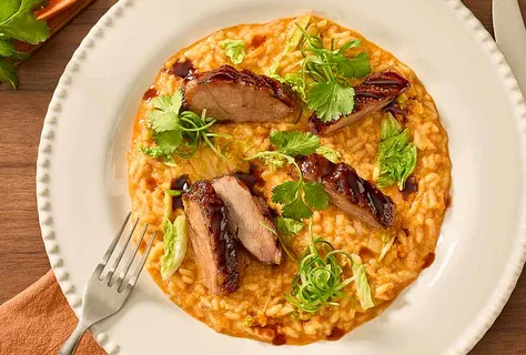 Risotto kimchi z chrupiącą piersią z gęsi