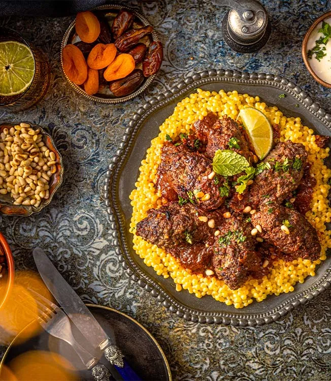 Wołowa kofta w sosie pomidorowo-sojowym