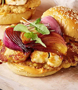 Burger z kalafiora teriyaki z serem halloumi