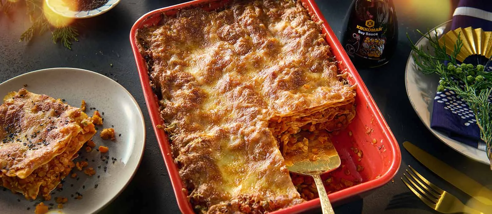 Pełna umami lasagne z soczewicą i serową skórką