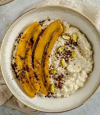 Kasza jaglana z karmelizowanym bananem