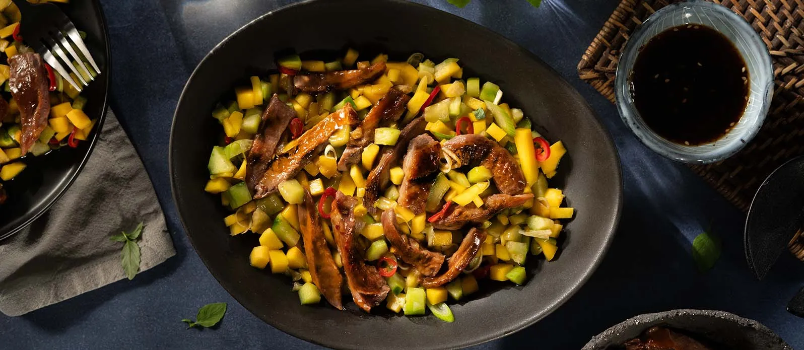 Sałatka z kaczką teriyaki i tajską bazylią