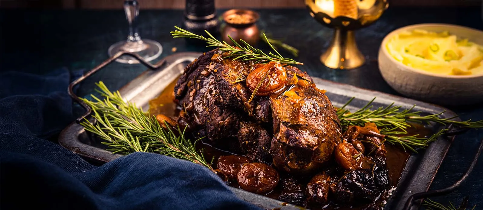 Duszona jagnięcina z suszonymi owocami