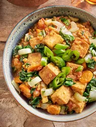 Dal z czerwonej soczewicy z tofu i imbirem