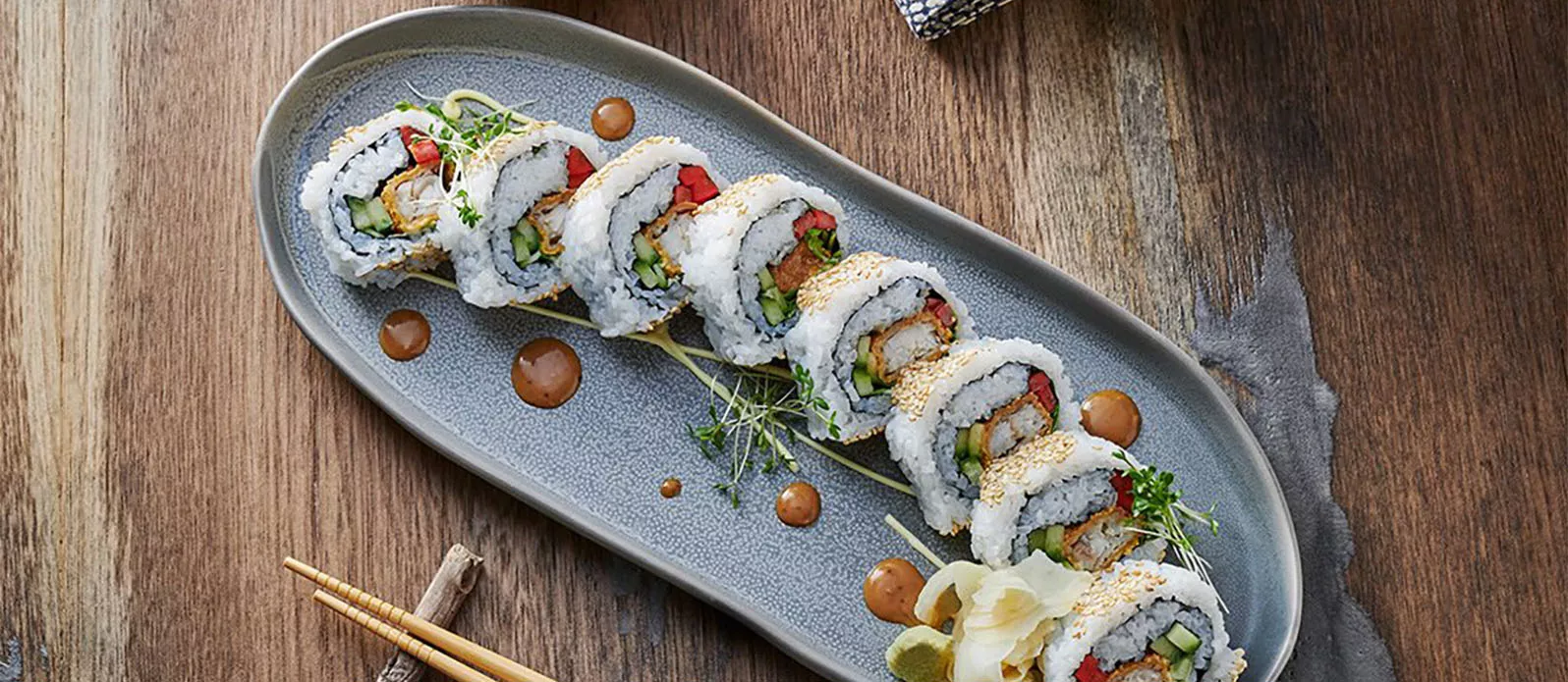 Rolka z paluszkami rybnymi (uramaki)