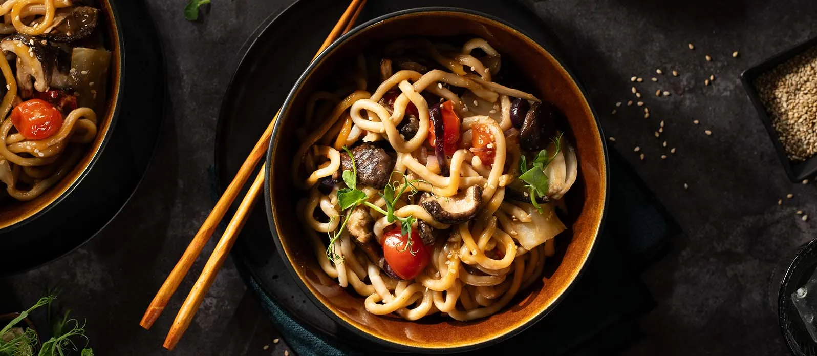 Makaron udon teriyaki z grzybami shiitake